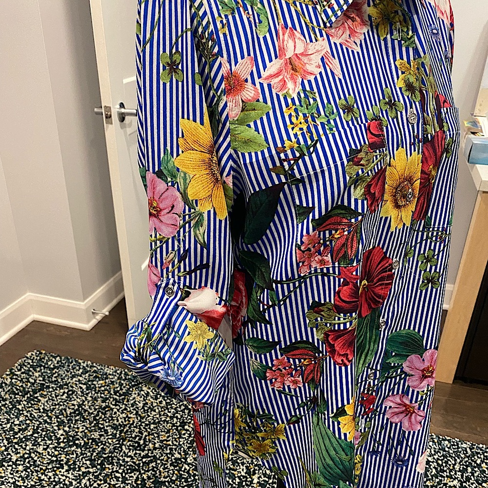 Beautiful medium Calvin Klein blouse